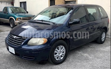 Foto venta Auto usado Chrysler Voyager 3.3L Base (2005) color Azul precio $60,000