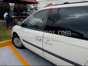foto Chrysler Voyager 3.3L Base usado (2008) color Blanco precio $75,000