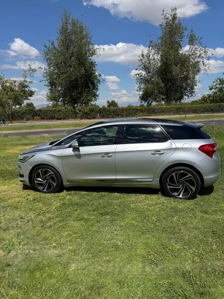 Foto Citroen DS5 2.0L HDi Aut usado (2016) color Plata precio $11.500.000
