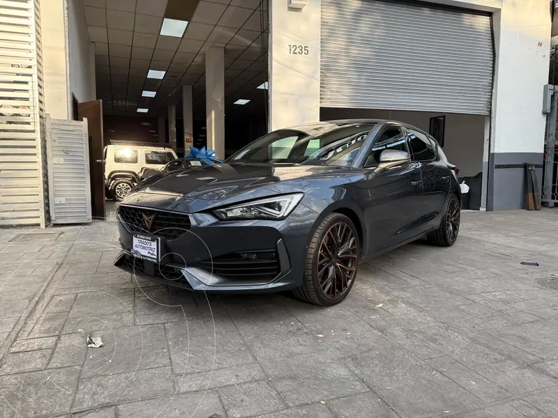 Foto CUPRA Leon 300 HP usado (2023) color Gris financiado en mensualidades(enganche $126,000 mensualidades desde $19,233)