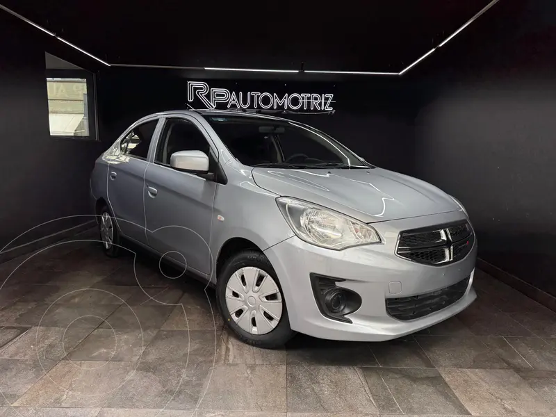 Foto Dodge Attitude SE usado (2024) color Plata financiado en mensualidades(enganche $61,250 mensualidades desde $6,000)