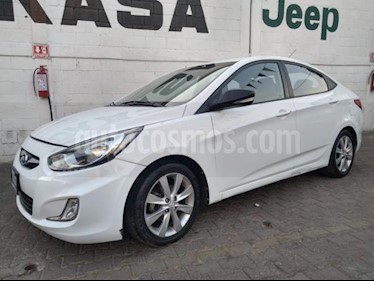 Dodge Attitude 4P GLS 1.6L TA A/AC. VE F. NIEBLA RA-16 usado (2012) color Blanco precio $130,000