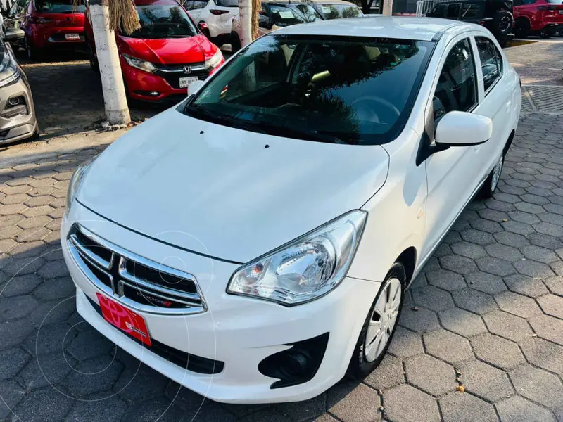 Foto Dodge Attitude SE usado (2023) color Blanco financiado en mensualidades(enganche $55,631 mensualidades desde $4,941)