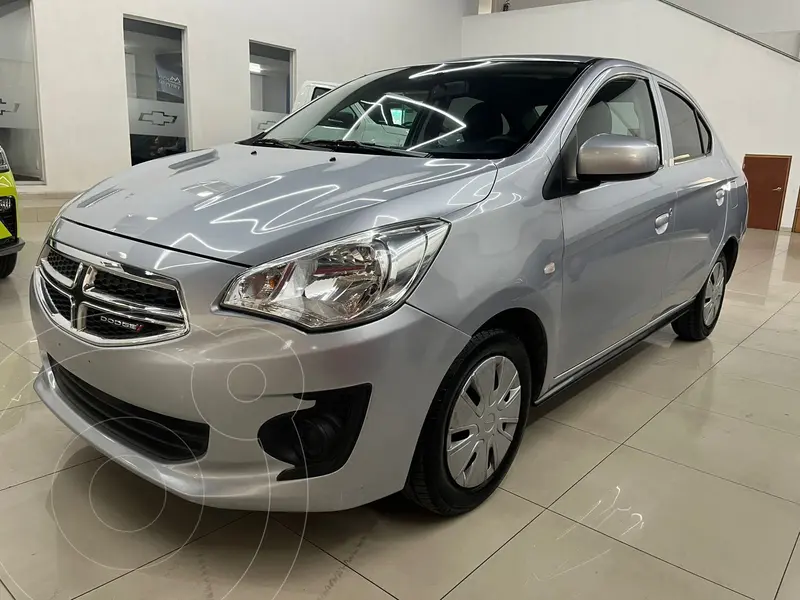 Foto Dodge Attitude SE Aut usado (2024) color plateado financiado en mensualidades(enganche $66,490 mensualidades desde $5,708)
