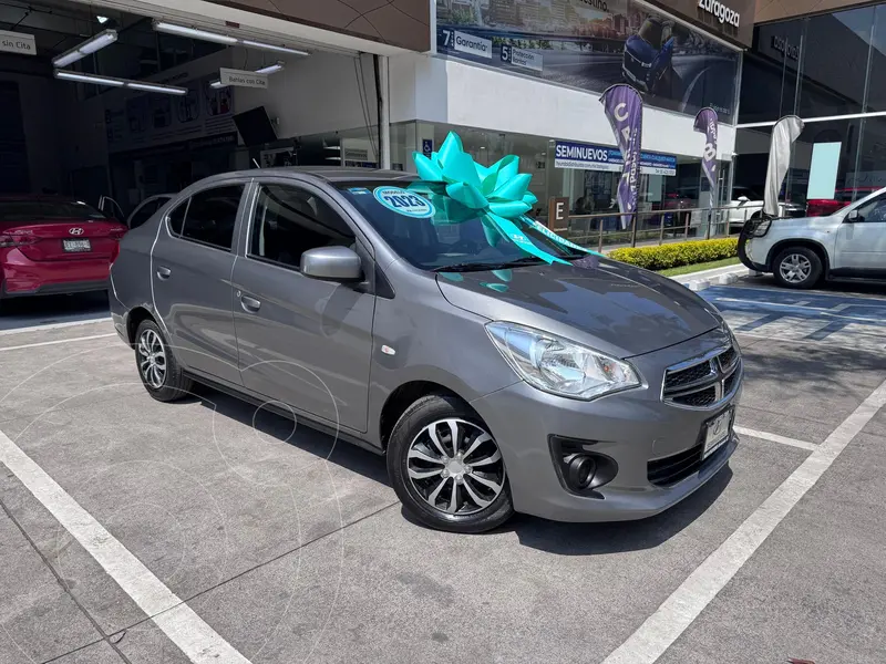 Foto Dodge Attitude SE Aut usado (2023) color Gris precio $233,640