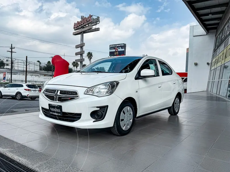 Foto Dodge Attitude SE usado (2023) color Blanco financiado en mensualidades(enganche $48,180 mensualidades desde $4,930)