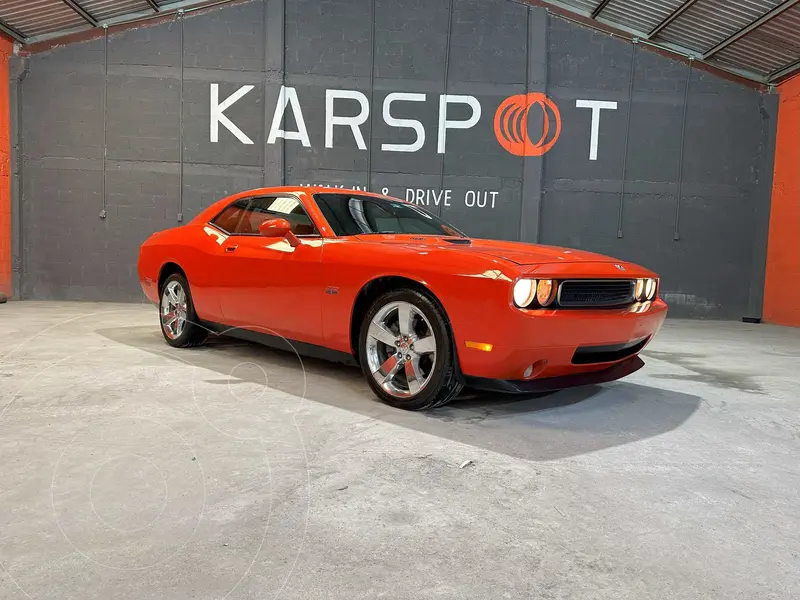 Foto Dodge Challenger SRT-8 usado (2009) color Naranja precio $249,900