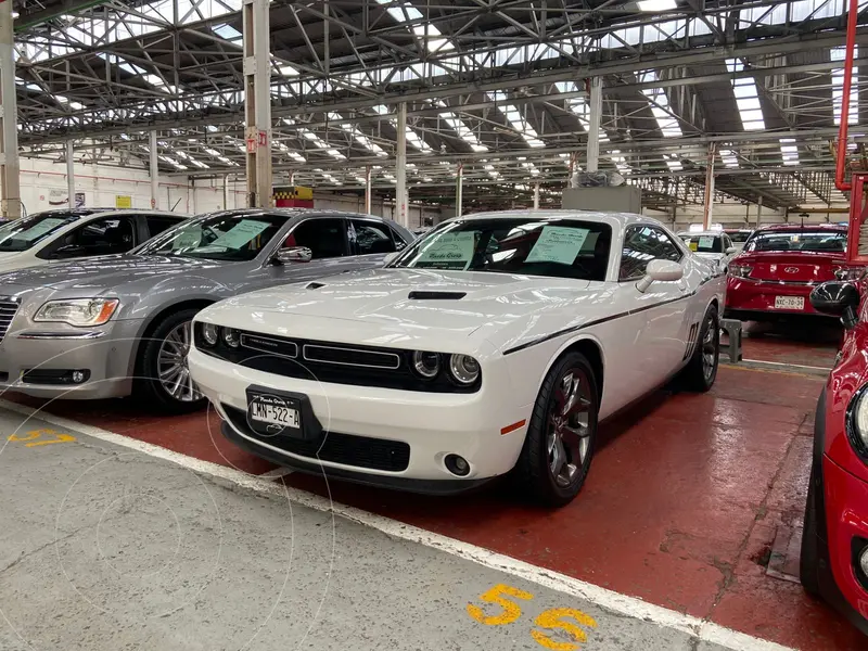 Foto Dodge Charger R-T usado (2016) color Blanco financiado en mensualidades(enganche $150,000 mensualidades desde $12,250)