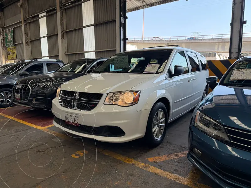 Foto Dodge Grand Caravan SXT usado (2017) color Blanco financiado en mensualidades(enganche $55,900 mensualidades desde $5,000)