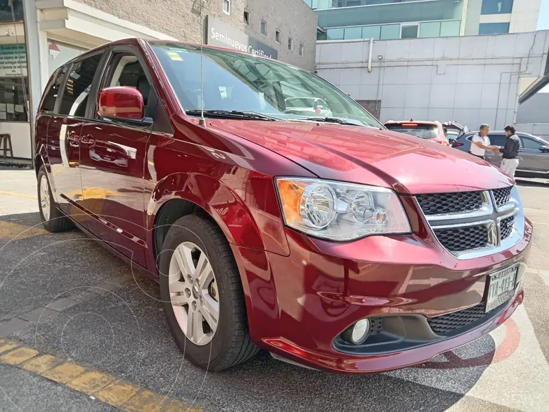Foto Dodge Grand Caravan SXT usado (2019) color marrn precio $425,900