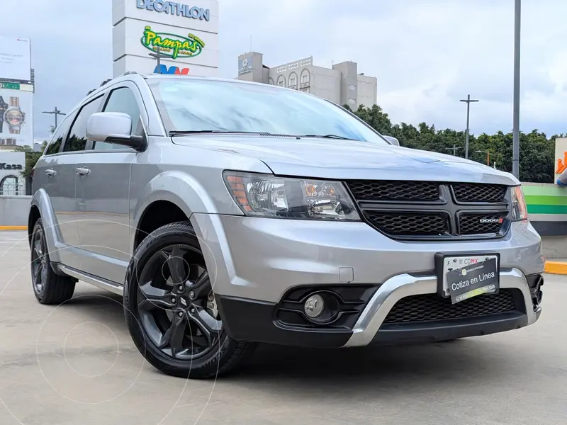Foto Dodge Journey SXT 2.4L 7 Pasajeros Sport Plus usado (2018) color plateado precio $239,800