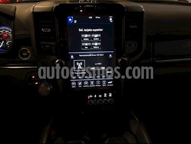 Dodge Ram Mega Cab Laramie 5.7L 4x2 usado (2019) color Plata precio $1,038,000