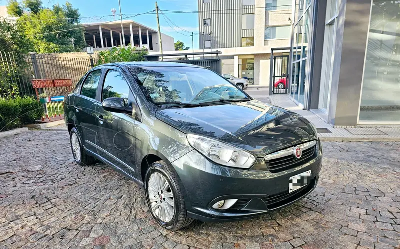 Foto FIAT Grand Siena Essence usado (2014) color Gris Scandium financiado en cuotas(anticipo $2.100.000 cuotas desde $70.000)