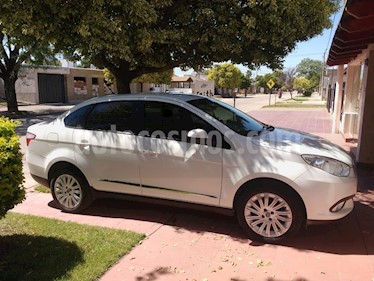 FIAT Grand Siena Essence usado (2014) color Blanco precio $460.000