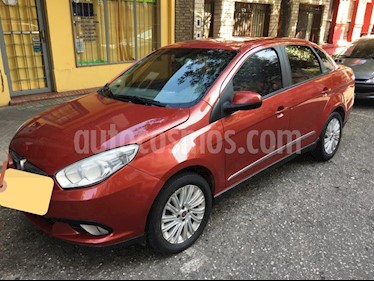 FIAT Grand Siena Attractive usado (2013) color Rojo Borgona precio $400.000