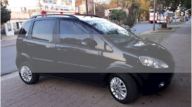 foto FIAT Idea 1.6 Essence Top usado (2012) color Negro Vulcano precio $215.000
