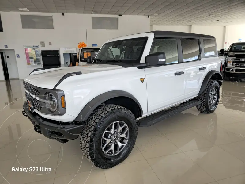 Foto Ford Bronco Badlands 4 Puertas usado (2023) color Blanco financiado en mensualidades(enganche $355,612 mensualidades desde $27,193)