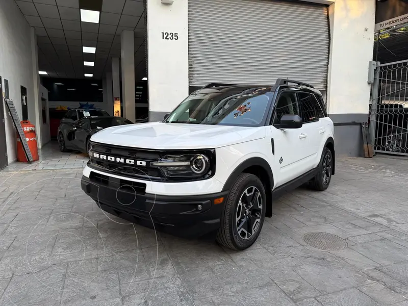 Foto Ford Bronco Outer Banks 4 Puertas usado (2023) color Blanco financiado en mensualidades(enganche $120,000 mensualidades desde $17,292)