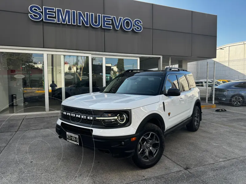Foto Ford Bronco Badlands 4 Puertas usado (2023) color Blanco financiado en mensualidades(enganche $135,300 mensualidades desde $15,190)