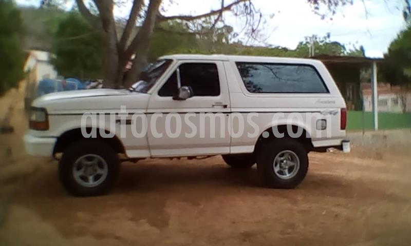 Ford Bronco Basica 4x4 V8 5.0i 16V usado (1993) color Blanco precio u$s2.700
