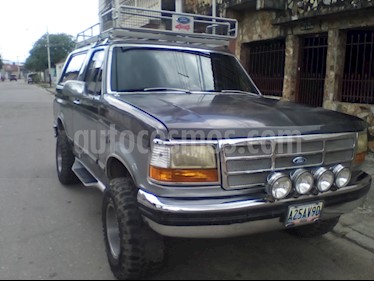 Foto Ford Bronco XLT 4x4 V8 5.0i 16V usado (1993) color Gris precio u$s3.000