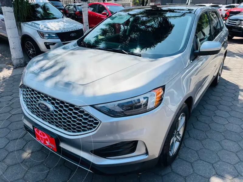 Foto Ford Edge SEL Plus usado (2023) color Plata financiado en mensualidades(enganche $147,275 mensualidades desde $13,081)