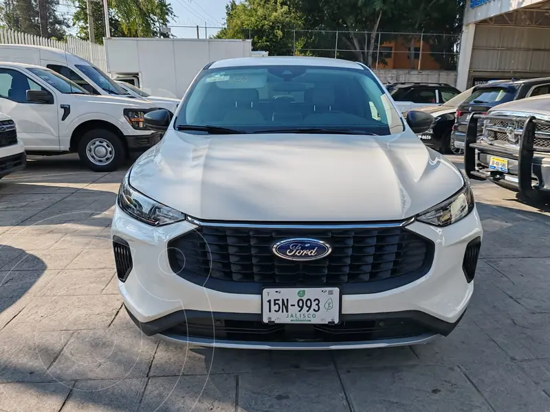 Foto Ford Escape Hibrida Active usado (2023) color Blanco financiado en mensualidades(enganche $61,500 mensualidades desde $14,200)