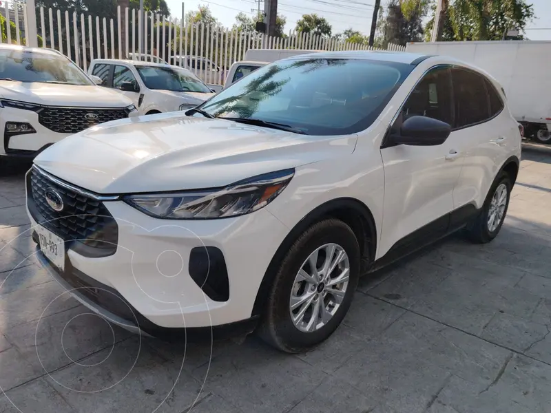 Foto Ford Escape Hibrida Active usado (2023) color Blanco financiado en mensualidades(enganche $61,500 mensualidades desde $14,200)