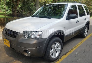 Foto venta Carro Usado Ford Escape 3.0L XLT 4x4 (2006) color Blanco precio $24.000.000