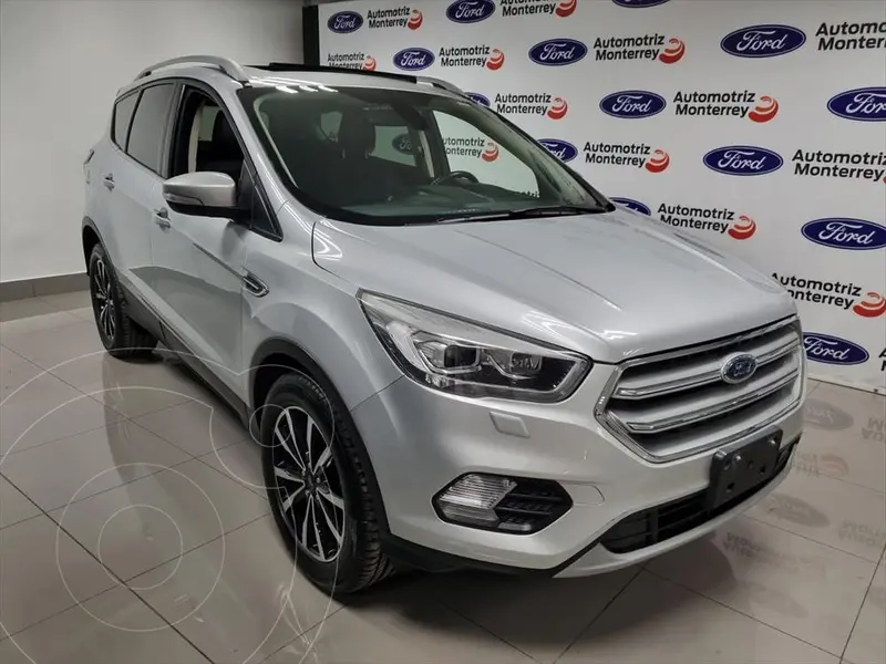 Foto Ford Escape Titanium EcoBoost usado (2019) color Plata precio $345,000