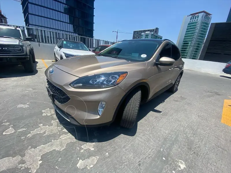 Foto Ford Escape Titanium EcoBoost usado (2020) color Champagne precio $479,000