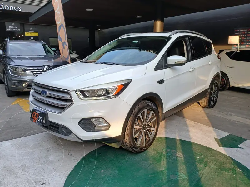 Foto Ford Escape Titanium EcoBoost usado (2017) color Blanco precio $300,000