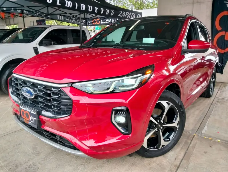 Foto Ford Escape Titanium EcoBoost usado (2023) color Rojo precio $625,000