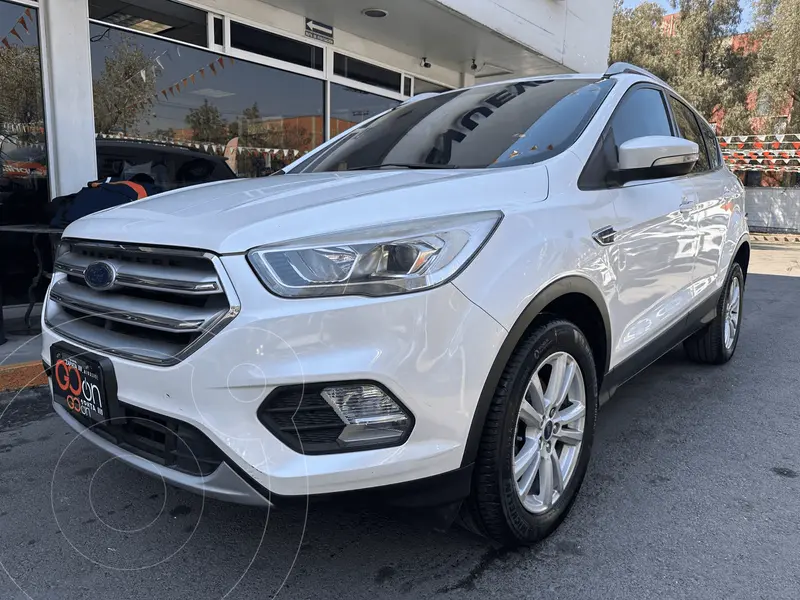 Foto Ford Escape PLUS usado (2019) color FOB BLANCO PLATINADO precio $240,000