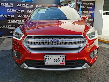 foto Ford Escape Titanium usado (2017) color Rojo Rubí precio $330,000