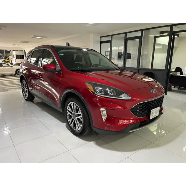 Foto Ford Escape SE usado (2021) color Rojo precio $360,000