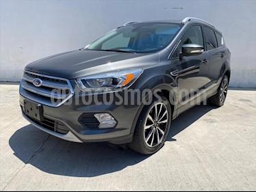 Ford Escape Titanium usado (2017) color Gris Oscuro precio $330,000