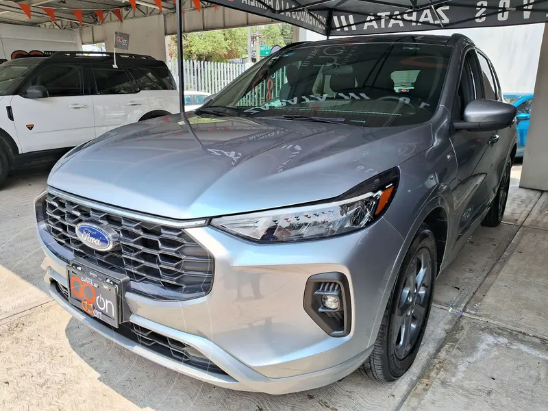 Foto Ford Escape Titanium EcoBoost usado (2023) color Rojo precio $580,000