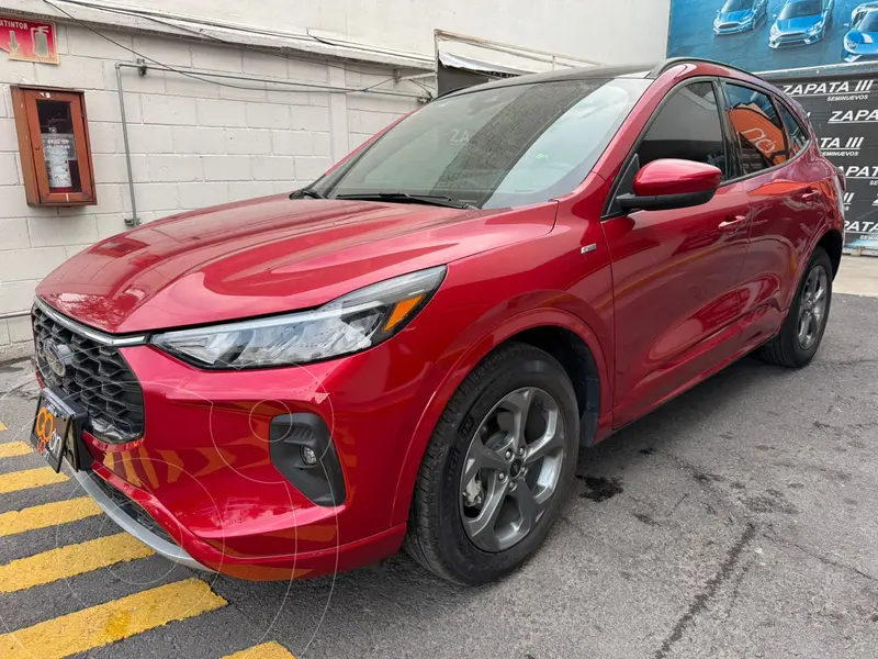 Foto Ford Escape Titanium EcoBoost usado (2023) color Rojo financiado en mensualidades(enganche $171,402 mensualidades desde $13,107)