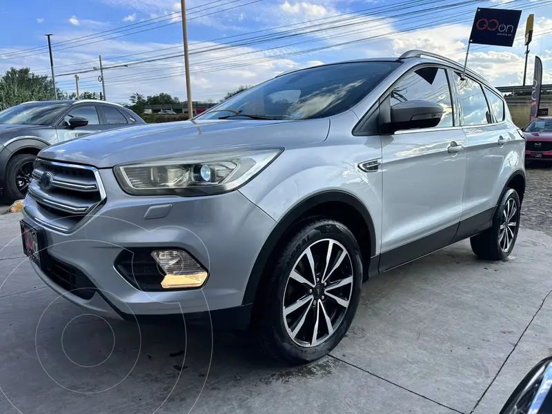 Foto Ford Escape Titanium EcoBoost usado (2019) color plateado financiado en mensualidades(enganche $69,488 mensualidades desde $5,314)