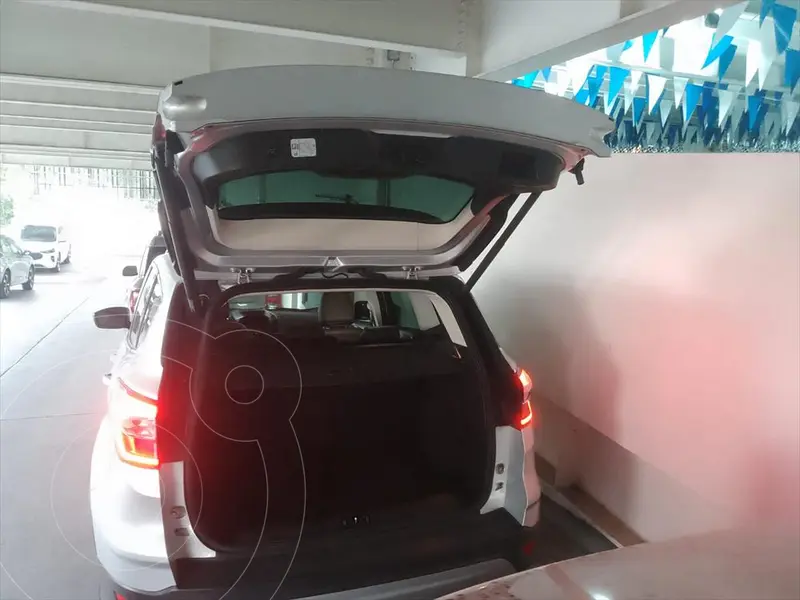 Foto Ford Escape Titanium EcoBoost usado (2019) color Plata precio $295,000