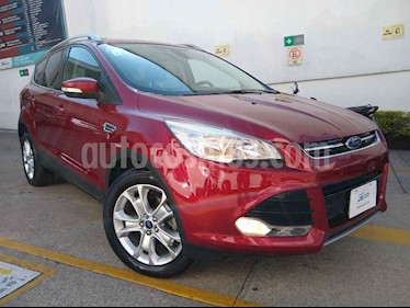 foto Ford Escape Titanium usado (2015) color Rojo precio $228,000