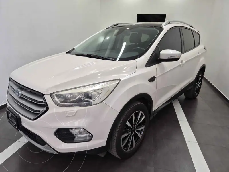 Foto Ford Escape Titanium EcoBoost usado (2019) color Plata precio $310,000