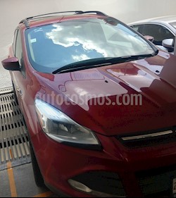 foto Ford Escape SE Plus con techo panorámico usado (2013) color Rojo precio $197,000