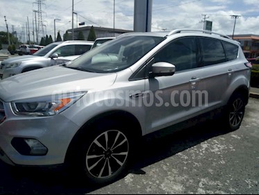 foto Ford Escape Titanium usado (2017) color Plata precio $355,000