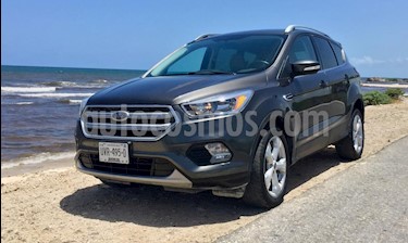 Foto Ford Escape Trend Advance usado (2017) color Gris Nocturno precio $307,000