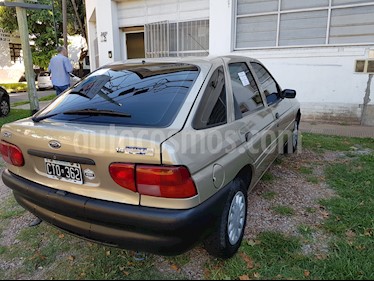 Foto Ford Escort LX usado (1999) color Bronce precio $95.000