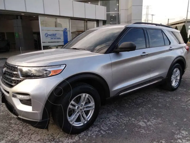 Foto Ford Explorer XLT 4x2 4.0L usado (2020) color Plata precio $590,000