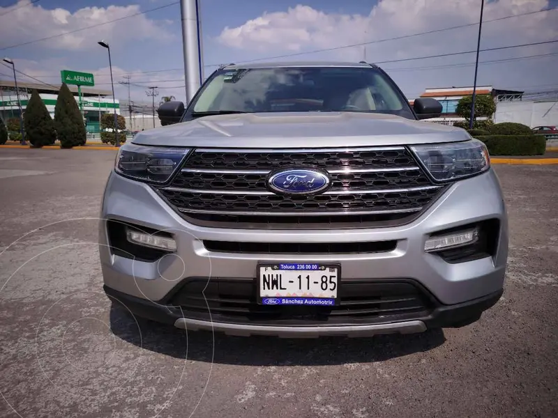 Foto Ford Explorer XLT 4x2 4.0L usado (2020) color Plata precio $570,000