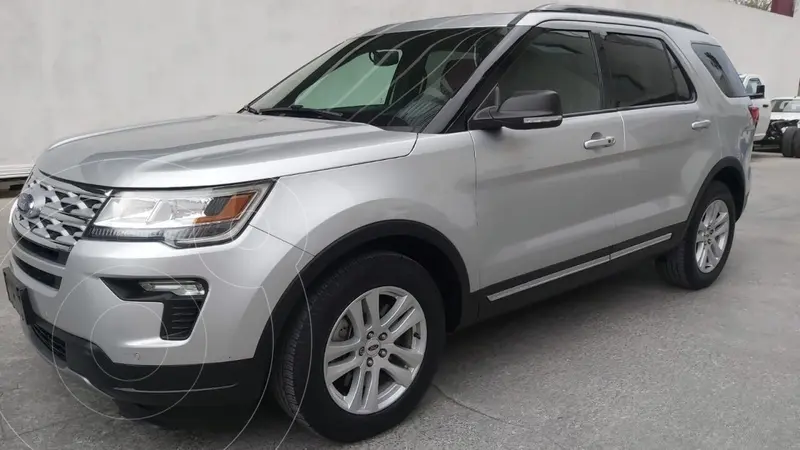 Foto Ford Explorer XLT usado (2019) color plateado precio $399,000
